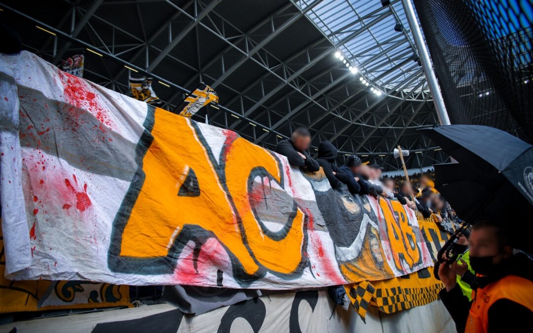 21/22 –30 — SG Dyna­mo Dres­den vs. Hol­stein Kiel